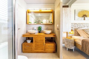 4 bedrooms, travel cot, WiFi, bed sheets