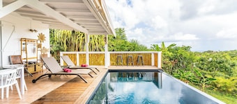 Elegant villa Ti Moca offering a vue sur les îles voisines, ideal for 6 guests