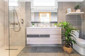 Douche, serviettes fournies