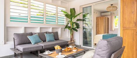 3 bedrooms, travel crib, WiFi, bed sheets