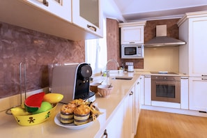 Fridge, microwave, oven, dishwasher - HEAVEN AP4440 By Riviera Holiday Homes (Villefranche-sur-Mer)