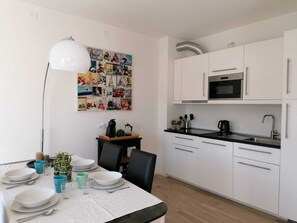 Fridge, microwave, stovetop, dishwasher - Eco Apartment View By Case al Lago (Peschiera del Garda)