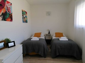 2 makuuhuonetta, silitysrauta/-lauta, ilmainen Wi-Fi