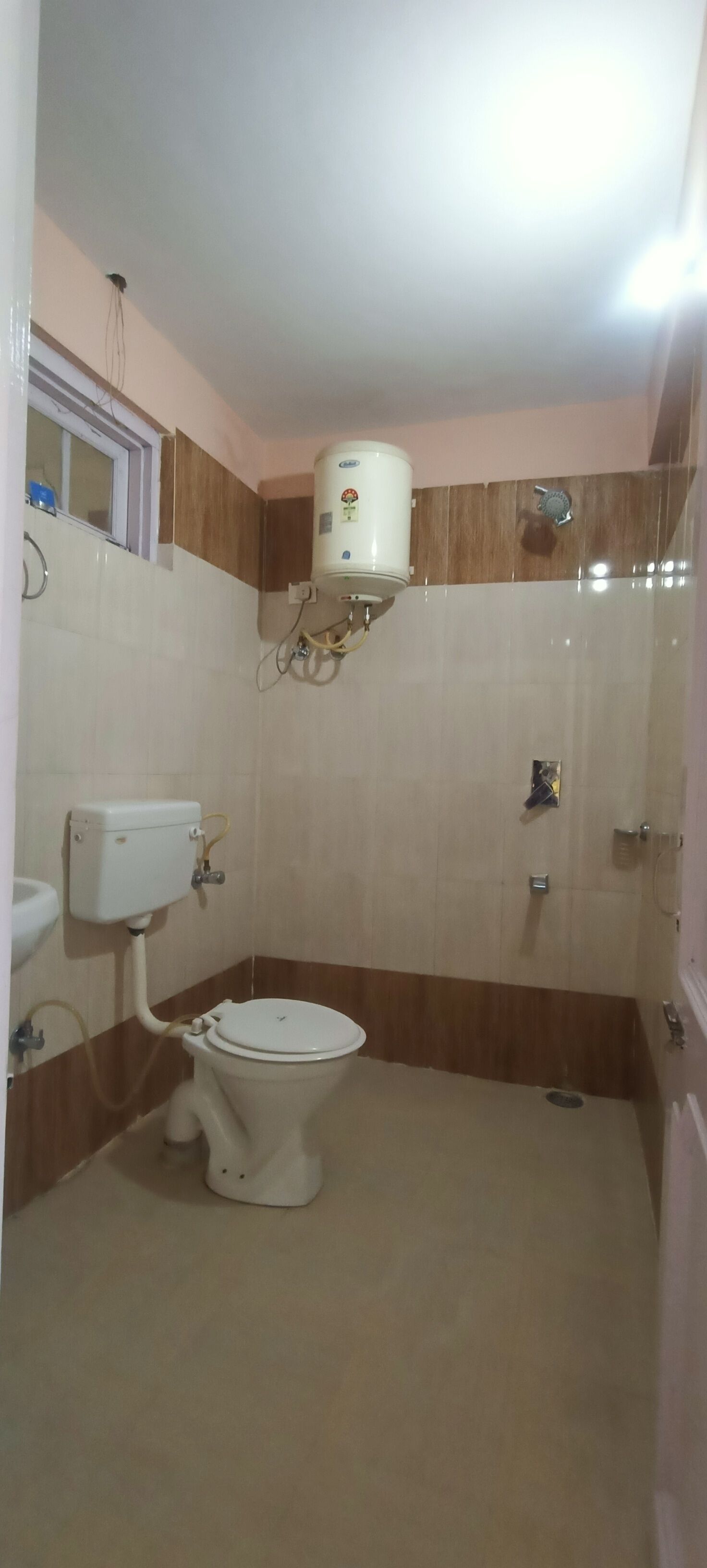 Dusj, håndklær, såpe og sjampo