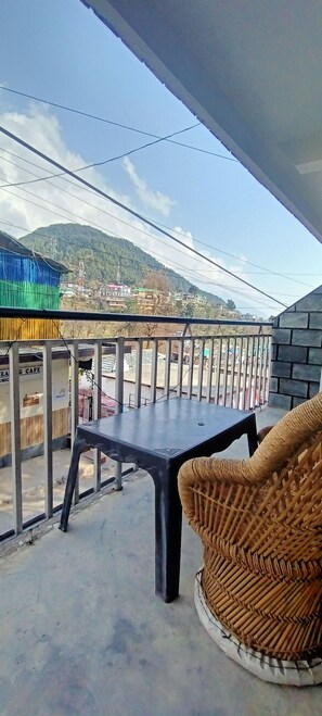 Property grounds - Check-in & Chill (Dharamshala)