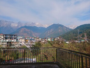 Property grounds - Check-in & Chill (Dharamshala)