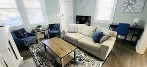 TV, music library, video library - Park View Point - 2 Bed/1.5 Bath Centrally Located (Winston-Salem)