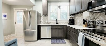 Park View Point - 2 Bed/1.5 Bath Centrally Located