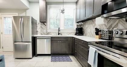 Park View Point - 2 Bed/1.5 Bath Centrally Located