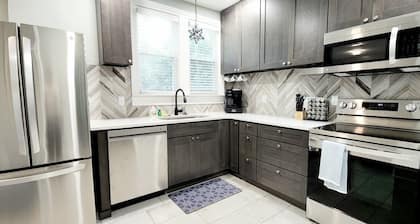 Park View Point - 2 Bed/1.5 Bath Centrally Located