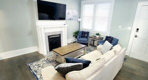 TV, music library, video library - Park View Point - 2 Bed/1.5 Bath Centrally Located (Winston-Salem)