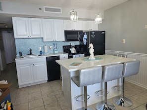 Fridge, microwave, oven, stovetop - 10% off deal New 1BR OF LUX KING Enjoy 2 pools, hottub, fireplace Stunning views (Myrtle Beach)