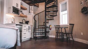 Deluxe Cottage, Non Smoking, Kitchenette | Living area