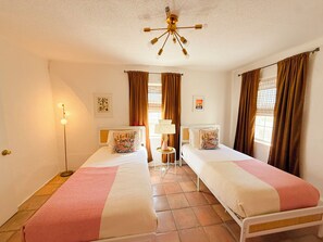 2 bedrooms, iron/ironing board, free WiFi, bed sheets - Casa de Conejito: Comfy Marfa Retreat (Marfa)