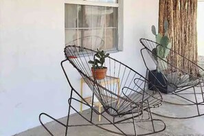 Terrace/patio - Casa de Conejito: Comfy Marfa Retreat (Marfa)