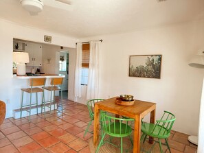 Dining - Casa de Conejito: Comfy Marfa Retreat (Marfa)