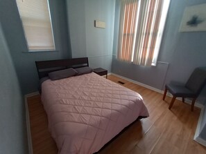 2 bedrooms, iron/ironing board, WiFi, bed sheets