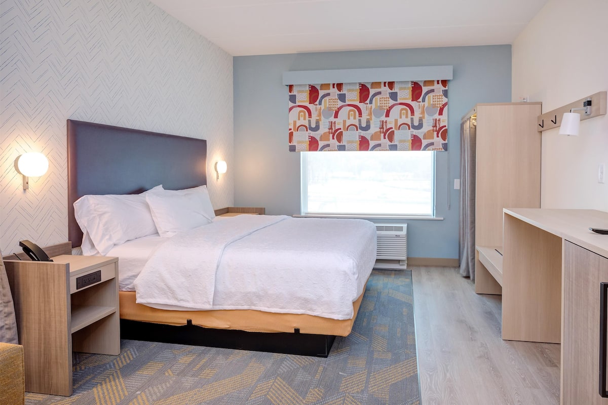 Iron/ironing board, WiFi (free)