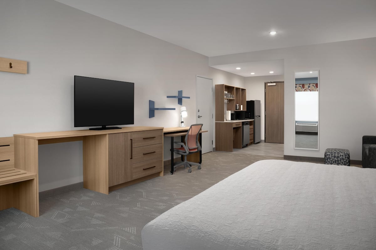 In-room safe, desk, laptop workspace, blackout drapes