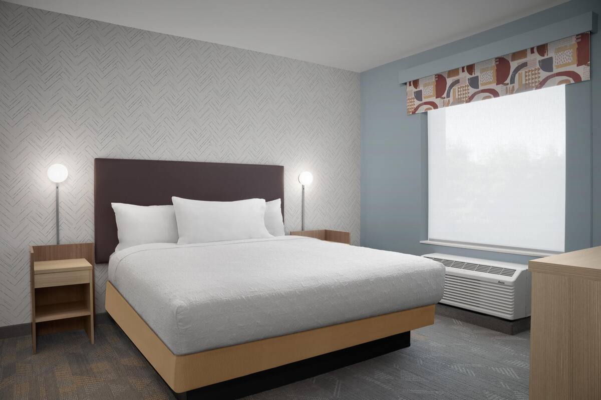 In-room safe, desk, laptop workspace, blackout curtains
