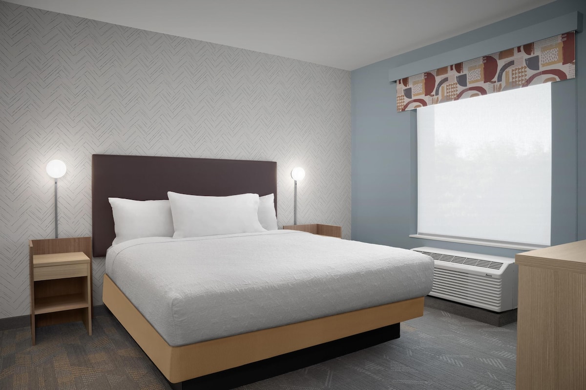 In-room safe, desk, laptop workspace, blackout curtains