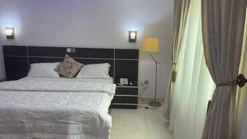 1 bedroom, desk, WiFi, bed sheets