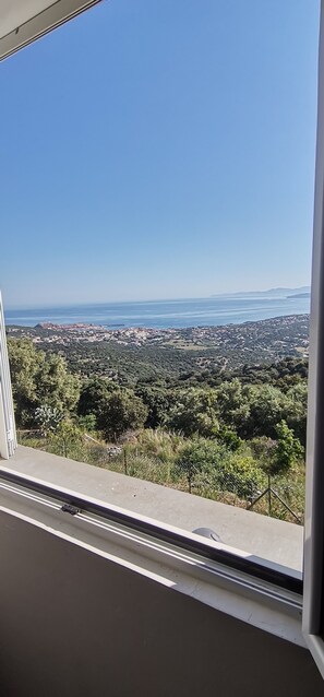 Interior - QUIET VILLAGE HOUSE WITH LARGE GARDEN OVERLOOKING ILE ROUSSE 3 BEDROOMS (Santa-Reparata-Di-Balagna)