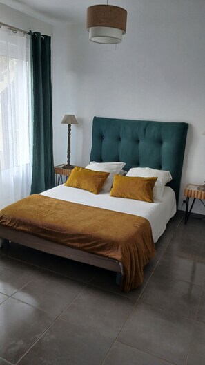 3 makuuhuonetta, silitysrauta/-lauta, vauvan matkasänky, Wi-Fi