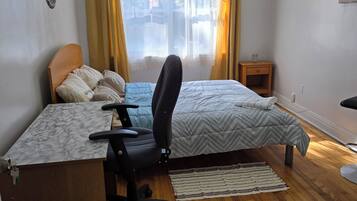 4 bedrooms, desk, iron/ironing board, WiFi