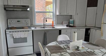 Charming large furnished and equipped condo near metro and 10 min downtown