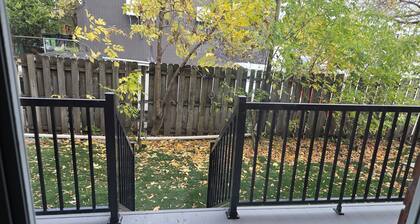Charming large furnished and equipped condo near metro and 10 min downtown