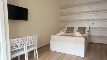 1 bedroom, in-room safe, desk, iron/ironing board