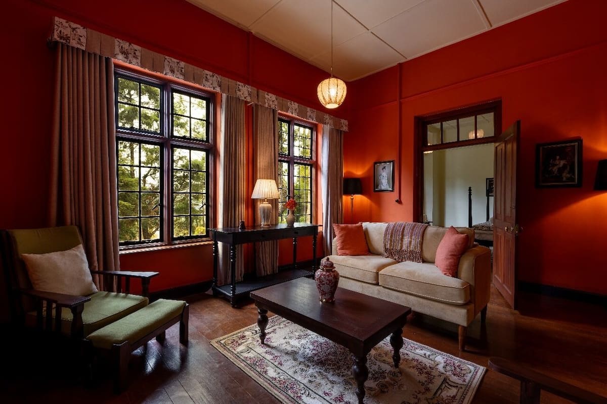 Superior Family Suite with Lounge - Herb Garden View,Tea Estate Tour & Extended Check-in & Check-out | Bàn, khu vực làm việc phù hợp cho laptop 