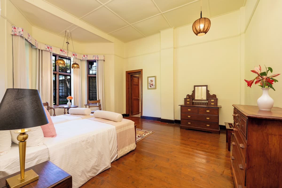 Deluxe Double or Twin Room - Garden View ,Tea Estate Tour & Extended Check-in & Check-out | Bàn, khu vực làm việc phù hợp cho laptop 