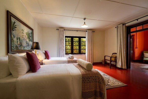Superior Family Suite with Lounge - Herb Garden View,Tea Estate Tour & Extended Check-in & Check-out | Individuelt design, skrivebord, arbejdsområde til bærbare computere