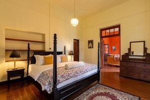Superior Family Suite with Lounge - Herb Garden View,Tea Estate Tour & Extended Check-in & Check-out | Individually decorated, desk, laptop workspace, free rollaway beds