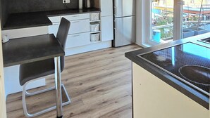 Private kitchen - Attractive 3-room apartment in a quiet, central, easily accessible location   (Bremen)