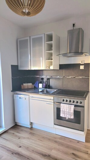 Private kitchen - Attractive 3-room apartment in a quiet, central, easily accessible location   (Bremen)