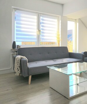 Living area - Attractive 3-room apartment in a quiet, central, easily accessible location   (Bremen)