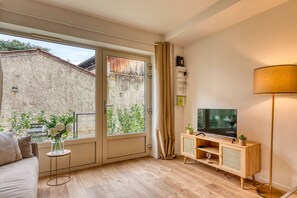 TV - L’Epicéa - RDJ duplex, proche métro+hôpital (Oullins-Pierre-Bénite)