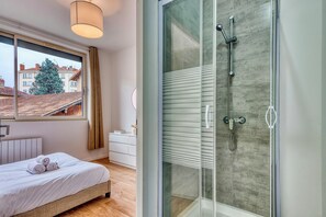 1 bedroom, WiFi, bed sheets - L’Epicéa - RDJ duplex, proche métro+hôpital (Oullins-Pierre-Bénite)