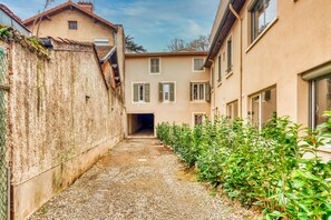 Exterior - L’Epicéa - RDJ duplex, proche métro+hôpital (Oullins-Pierre-Bénite)