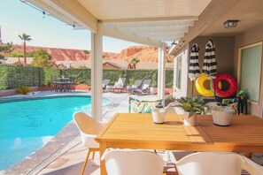Outdoor dining - Heated Pool at Turtle Cove Sleeps 12 (Mesquite)