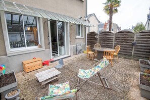 屋外ダイニングエリア