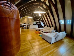 Interior - LES ARCHES (Poitiers)