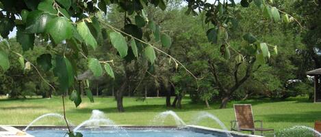 Alberca al aire libre y alberca climatizada