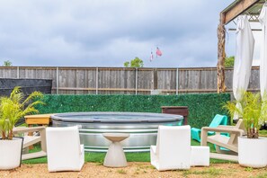 Bain à remous extérieur