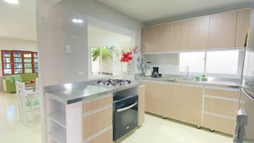 Microwave, oven