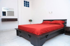 2 bedrooms, iron/ironing board, bed sheets