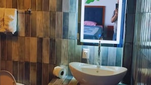 A bathroom with a large sink, a mirror, and a toilet. - Ecolodge Kala Luna Resort (Drake Bay)